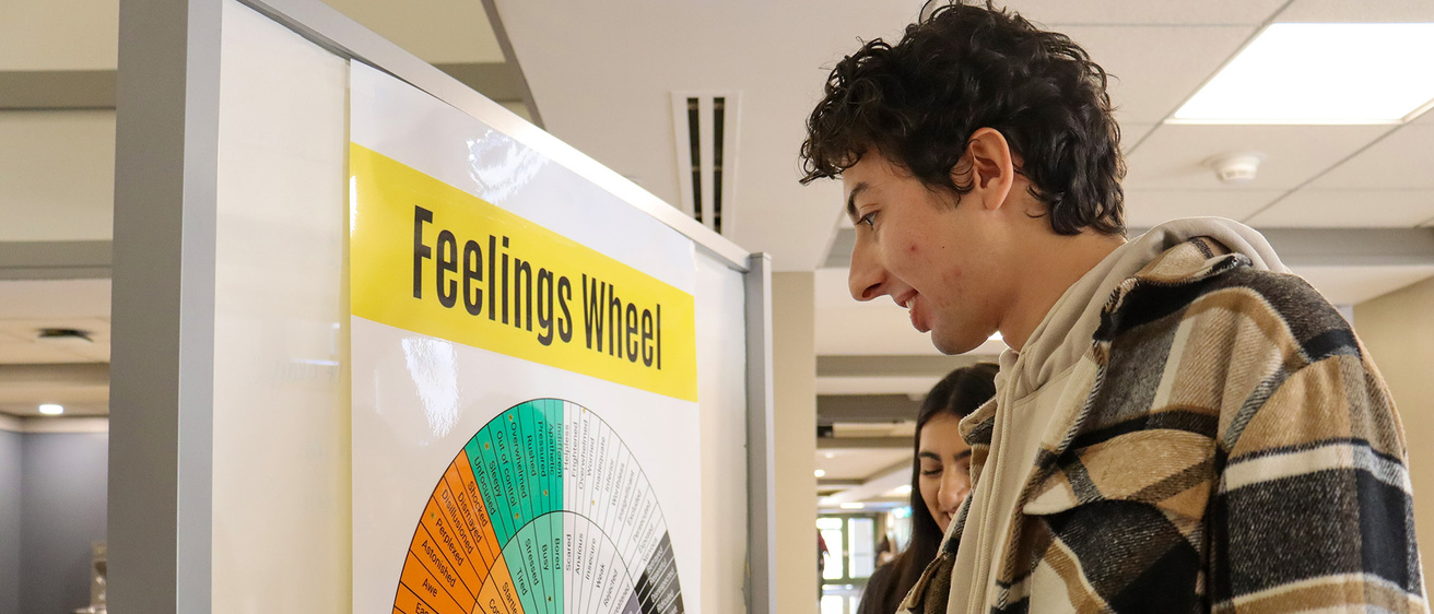 Student trying out the Feelings Wheel at a Tippie Thrive event